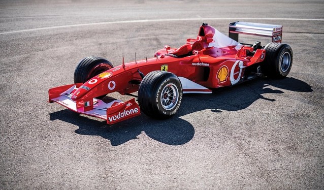 El Ferrari F2002 de Michael Schumacher,...