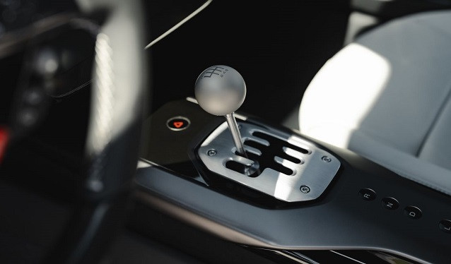 Nuevo Ferrari 12Cilindri Manuale
